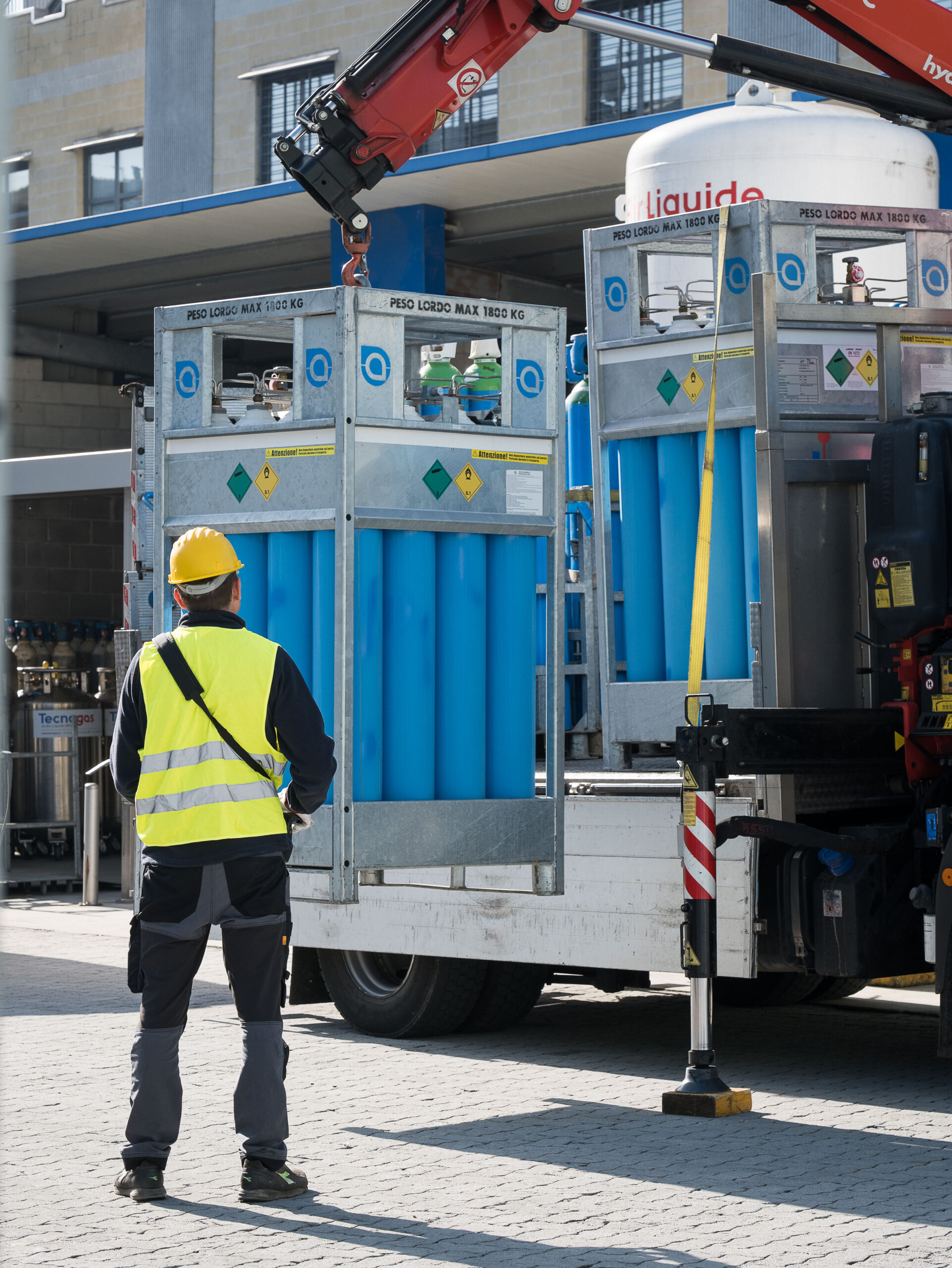 Gas tecnici - camion con gru